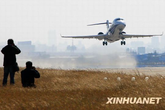 ARJ21-700�����ɸߺ�ԇ� ����2010�꽻��