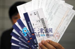 �������`�ɂ���С�r���˿͑��ɺ���϶���һ