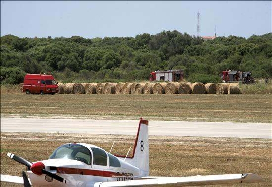 �R�忨����չһ�w�C������һ��Ӣ���������y