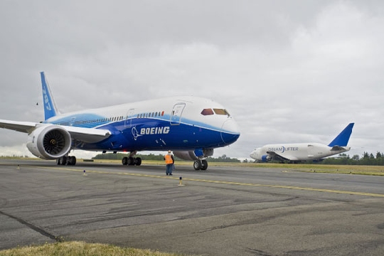 ���޺��չ�˾����2012�����յ�����B787�w�C