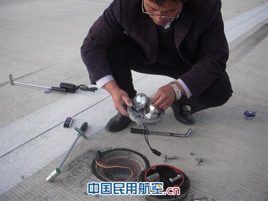 �D�鹤���ˆT�z��Ƕ��ʽ�ܵ������yԇ��˨Ť��