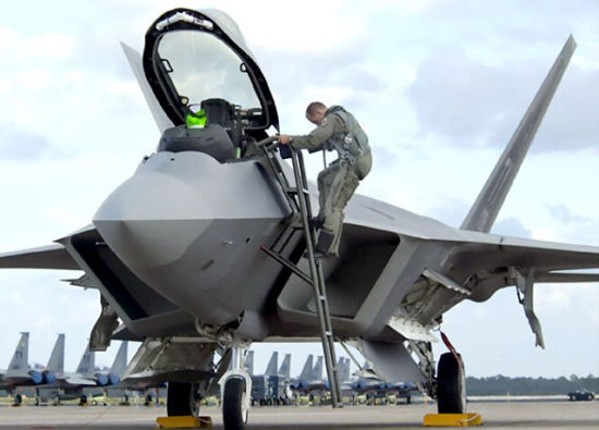 ��ý�u�x����ʮ�ё�C��F-15�Ӱ���F-22�|��