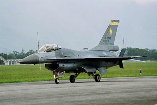 BAE�c���R���Z�n���_��F-16�����I��ӆ��