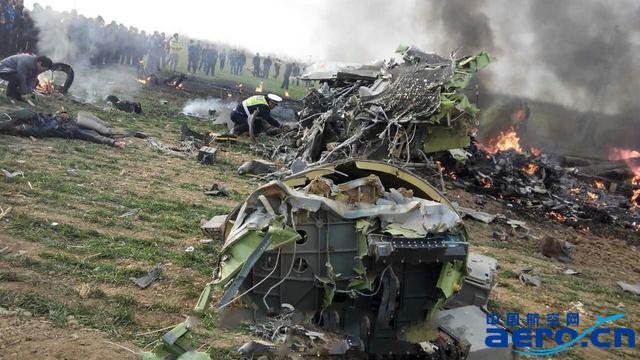 一架軍機(jī)墜毀陜西渭南 飛行員為避開居民區(qū)遇難