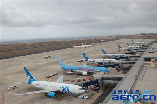 �D13�����Ɓ�����C(j��)����Aeropuerto Reina Sof&iacute;a��