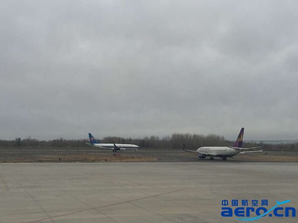 ���������C(j��)��(ch��ng)�״�ͬ�r(sh��)���σɼ�B737-800Ӗ(x��n)��