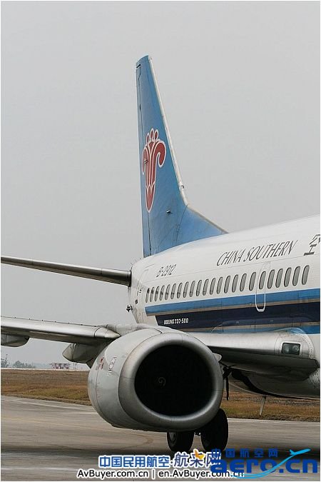 �Ϻ��V���ֹ�˾��e���һ��B737-500���w�C